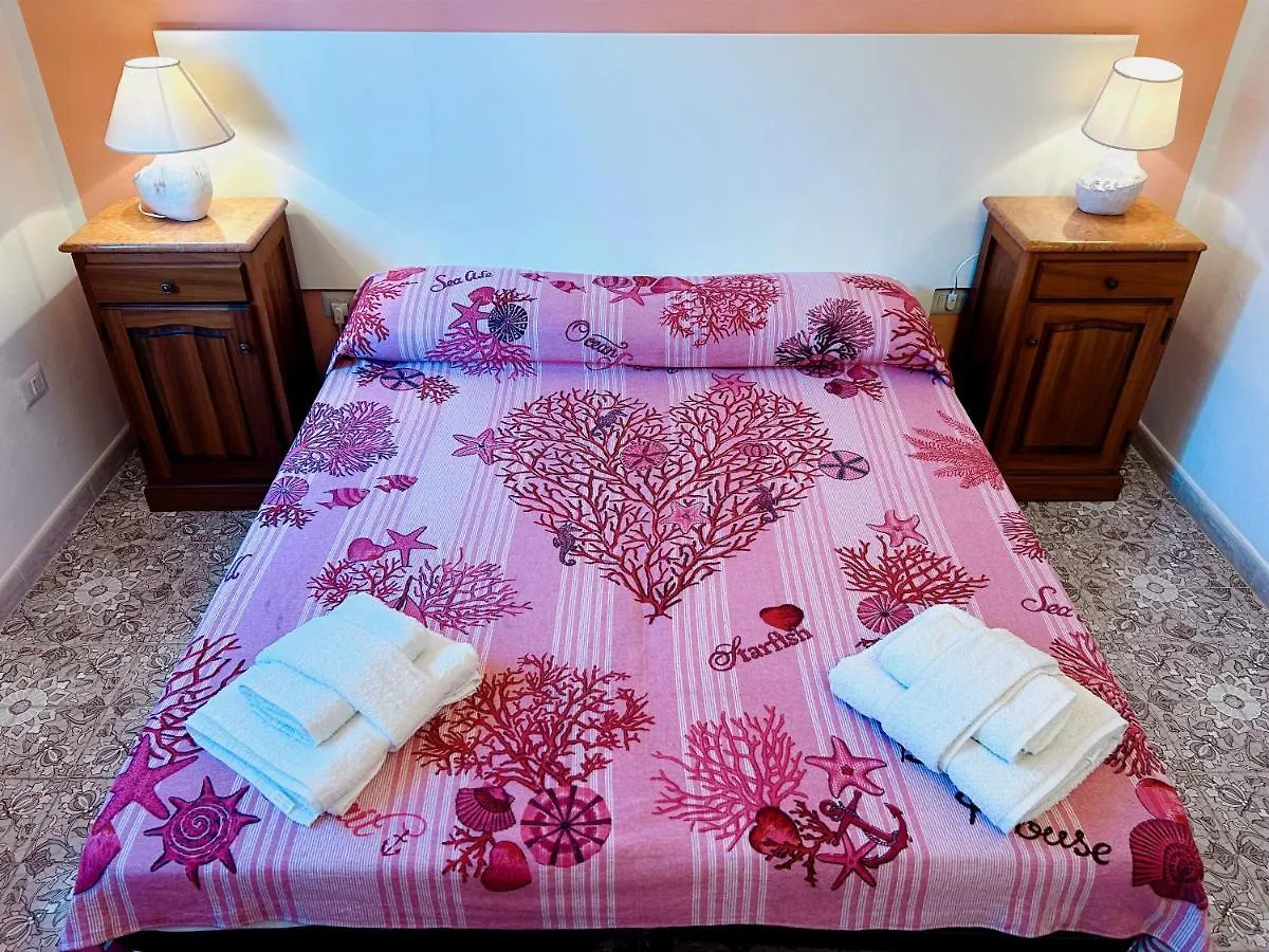 ⋆⋆⋆⋆⋆ In Centro 6 Persone, Ampio E Tranquillo Appartamento Completo La Maddalena  0*, La Maddalena (Sassari) Italy